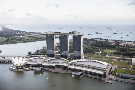 Ikoniske Mandarina Bay Sands i Singapore får søsterhotell